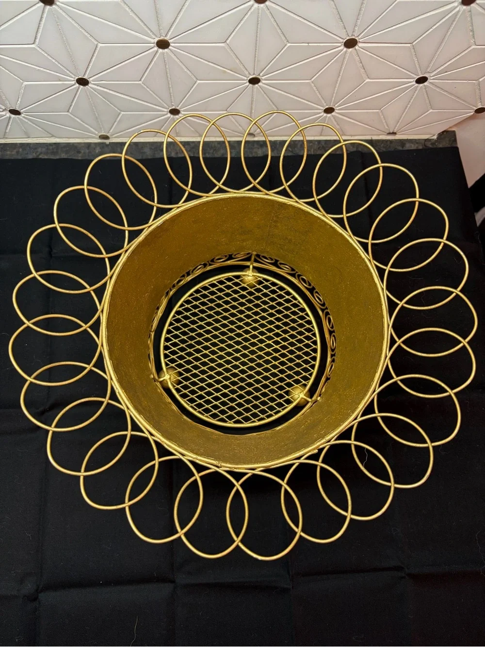 Vintage Gold Metal Plant Stand Planter Cachepot Hollywood Regency Scroll Wire
